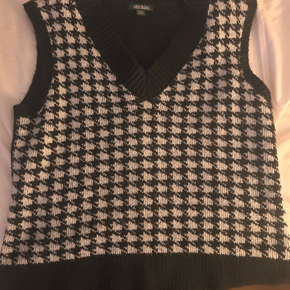 wild fable Black and White Houndstooth V-Neck Sweater Vest